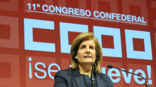 Ftima Bez, ministra de Empleo, se dirige a los delegados al 11 Congreso
