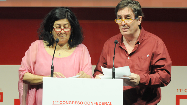 Almudena Grandes y Luis Garca Montero se dirige a los delegados al 11 Congreso