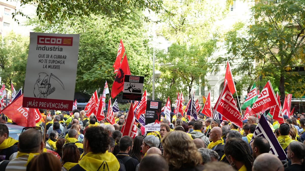 Concentración en la CEOE para exigir más prevención y más seguridad