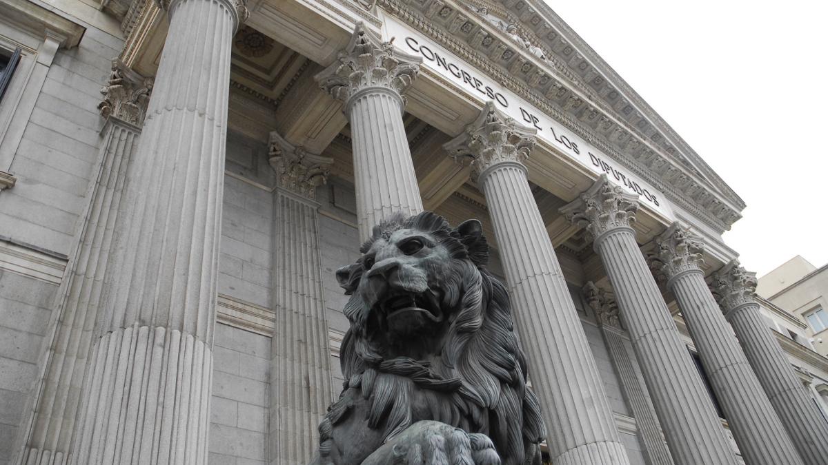 Los grupos parlamentarios yua solicitaron públicamente la prórroga de la moratoria sobre los desahucios.