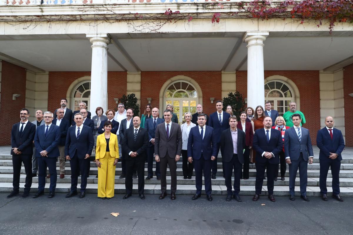 Foto reunin vivienda en Moncloa