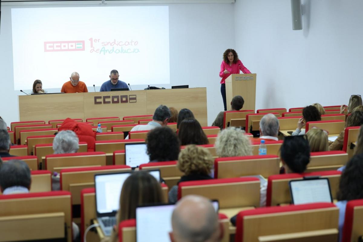 Nuria Lpez durante la lectura del informe general en el Consejo confederal de CCOO de Andaluca