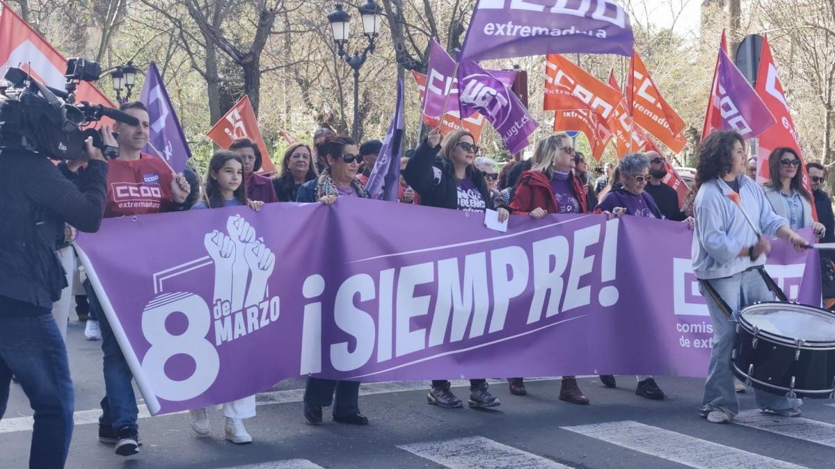 Desde CCOO Extremadura reivindicamos ese poder de las mujeres, de las mayores que abrieron camino y de las jóvenes que siguen abriéndolo, para enfrentarse colectiva y sororamente al miedo y construir redes de apoyo donde antes había silencio.