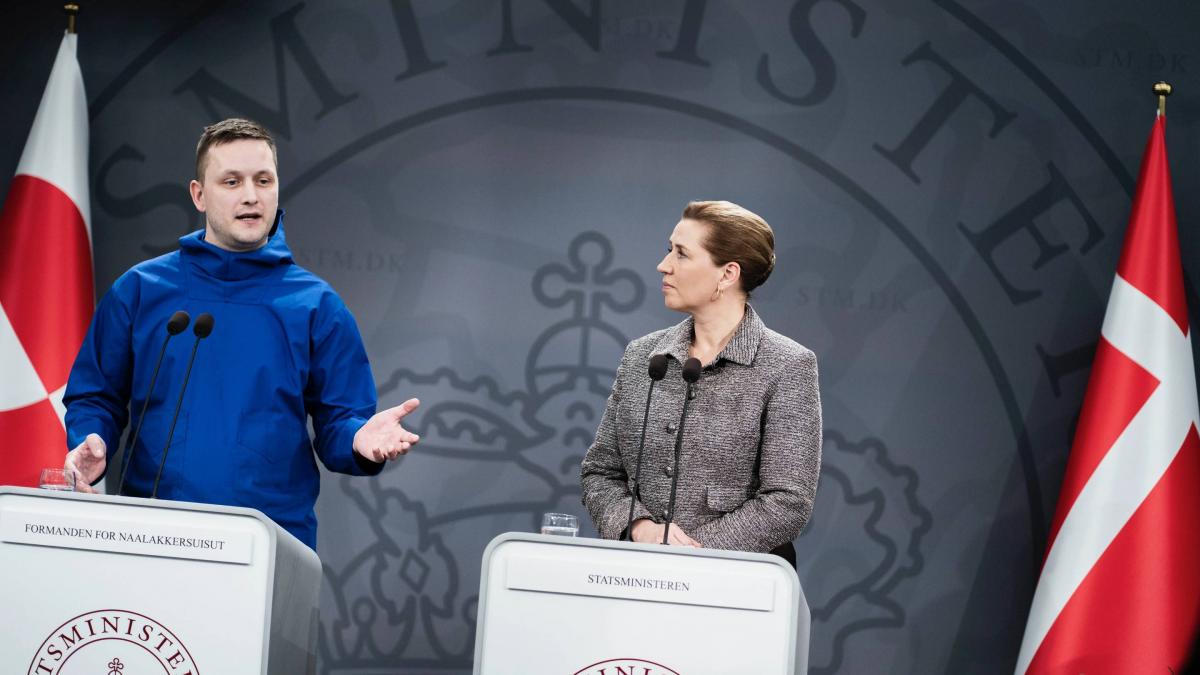 Primer ministro de Groenlandia, Jens-Frederik Nielsen, junto a la primera ministra de Dinamarca, Mette Friedriksen. Gobierno de Dinamarca.