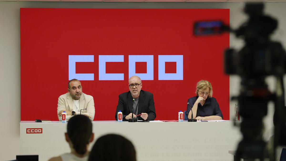 Rueda de prensa sobre la indemnizacin por despido de principios de mes con la participacin de Unai Sordo, Javier Pacheco y Eva Urbano