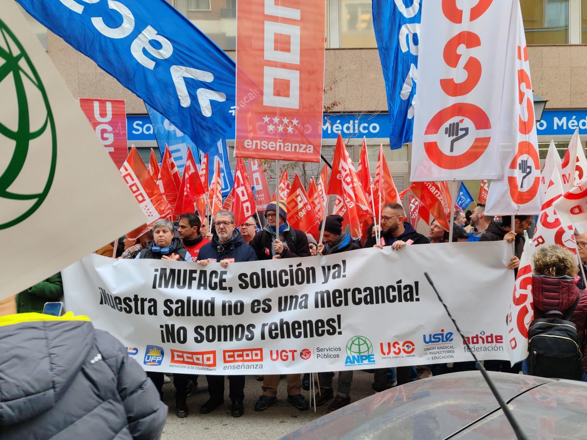 Concentracin frente a la sede de UNESPA en Madrid