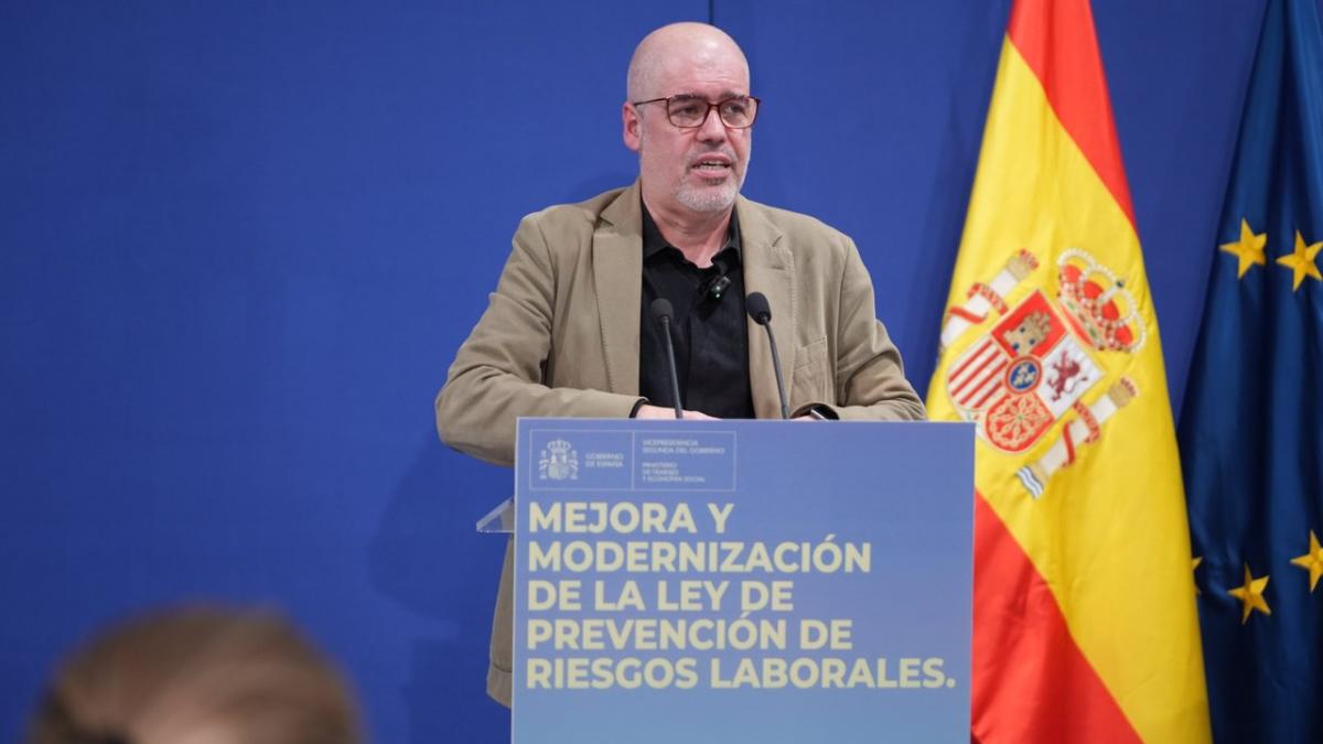 El secretario general de Comisiones Obreras, Unai Sordo, firmó el acuerdo para la modernización de la Ley de Prevención de Riesgos Laborales.