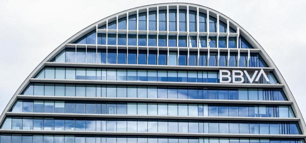 CCOO Y UGT trasladan al Ministerio de Economa su rechazo a la OPA del BBVA sobre el Banco Sabadell.